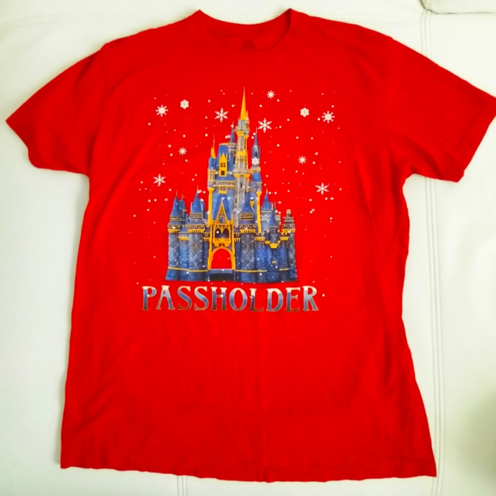 Disney Parks Holidays 2020 Magic Kingdom Castle Passholder Shirt Size Large